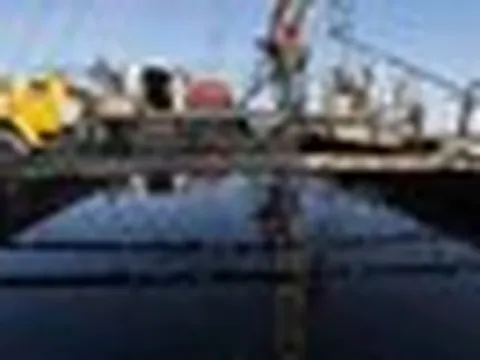 Lý do giá dầu hạ nhiệt giữa căng thẳng Mỹ - Iran
