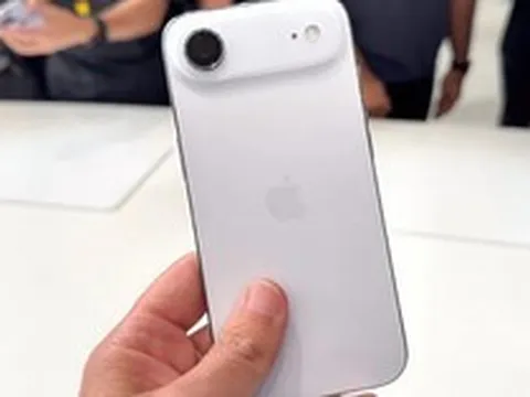Chiếc iPhone rớt giá chưa từng có trong lịch sử: "Bốc hơi" hơn 11 triệu đồng chỉ sau chưa đầy một năm