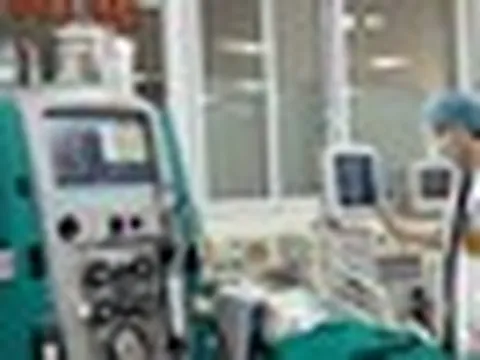 Người đàn ông Hà Nội hôn mê, pH máu tụt xuống 6,8: Bác sĩ phát hiện ngộ độc methanol nguy kịch, khẩn cấp cảnh báo