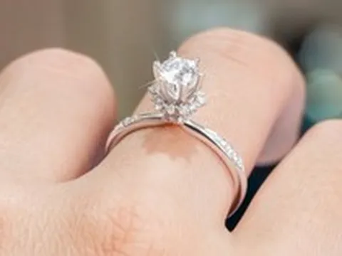 Thực tế mua bán vàng, kim cương ở PNJ sau thông báo chia 5 kỳ trả tiền cho khách