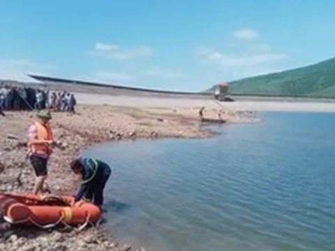 Phát hiện 2 cậu cháu chết dưới hồ thủy lợi ở Quảng Trị