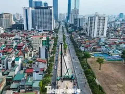 Toàn cảnh công trường ga ngầm S1 trên đường Văn Cao sau khi rào chắn gần 500m đường
