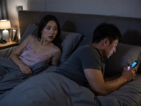 Tái hôn 6 tháng, nửa đêm vợ cũ của chồng bỗng nhắn tin đòi anh thực hiện lời hứa, anh liền chuyển khoản 100 triệu