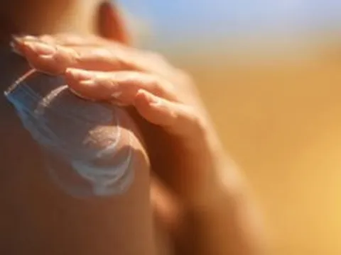 Đột phá mới giúp kem chống nắng SPF 30 không còn để lại những vệt trắng khó chịu trên da