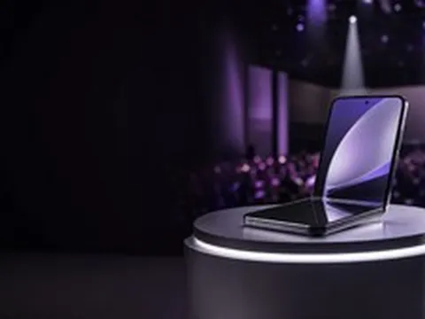 Chỉ với 1 câu lệnh, Gemini Intelligence có thể tự chạy ứng dụng và đặt vé trên Galaxy Z Fold: Google và Samsung đang đưa smartphone AI sang giai đoạn mới