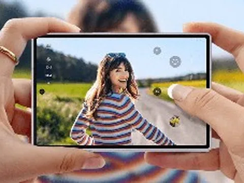 Liệu Galaxy Z Fold 8 có làm "lộ bài" của iPhone gập trong tương lai?
