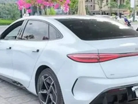 Đại lý thanh lý mẫu lái thử, giảm cả trăm triệu đồng