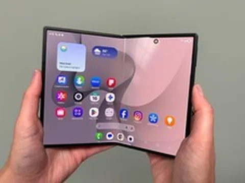Thời thế đổi thay: Samsung không còn dẫn đầu, Galaxy Fold đang âm thầm học điều gì từ các đối thủ OPPO và Honor?