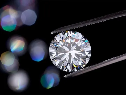 Mua kim cương không có chứng nhận, người mua đối mặt rủi ro gì?