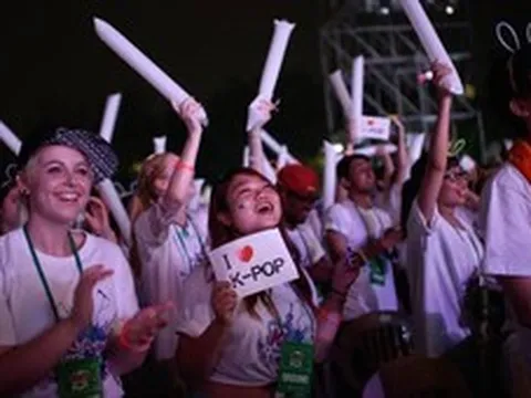 Những dòng mã đang viết lại văn hóa fandom: Liệu bạn chọn idol hay thuật toán chọn giúp bạn?