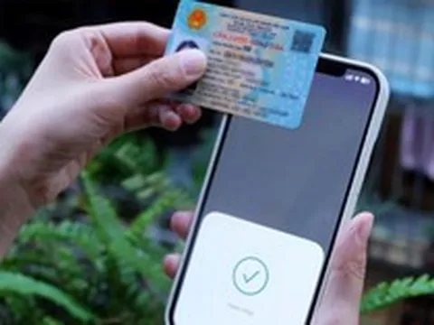 Đặt CCCD lên màn hình điện thoại, phát hiện tài khoản tự động chuyển khoản 585 triệu đồng: Người phụ nữ ở Hà Nội báo công an