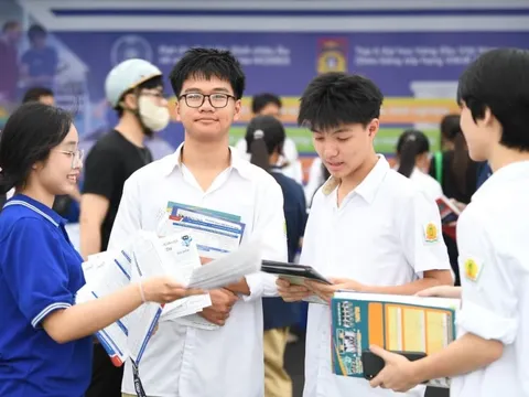 Tuyển sinh đại học 2026: Kẽ hở trong quy định điểm sàn