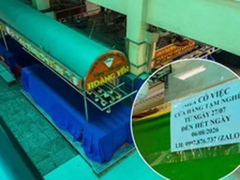 Cảnh tượng khó tin tại "thủ phủ" vàng bạc, đá quý TP.HCM: Hàng loạt cửa tiệm đóng cửa, treo biển tạm nghỉ vì "nhà có việc", "để sửa chữa"
