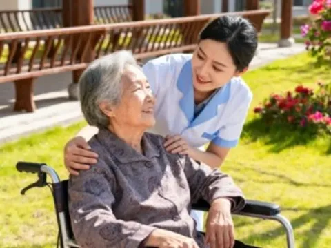 Về già tôi mới thấm: Thuê giúp việc, vào viện dưỡng lão rất khổ dù nhiều tiền, sống chung với con cái vẫn là lựa chọn...