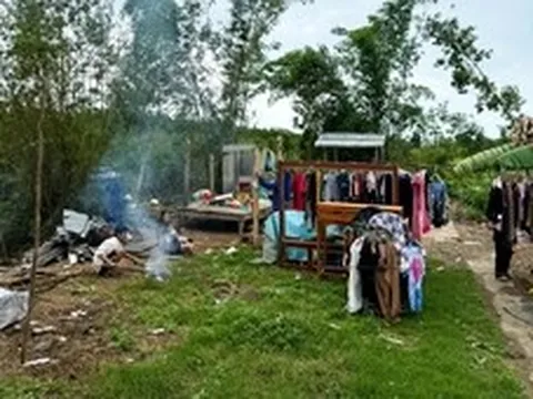 Dông lốc bất ngờ giữa đêm, 27 căn nhà ở Cà Mau bị sập, tốc mái
