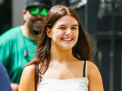 Lý do khiến Suri Cruise - con gái của tài tử Tom Cruise cắt đứt mối liên hệ pháp lý với cha ruột