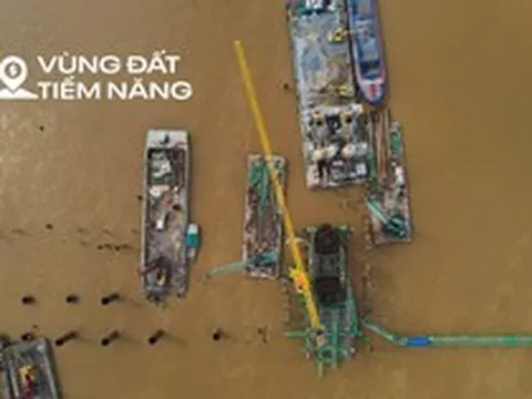 Ngắm đại công trường xây cầu 16.000 tỷ ở trung tâm Hà Nội: Quy tụ 100 máy móc, hơn 500 nhân sự, dùng lượng thép gấp 5 cầu Long Biên