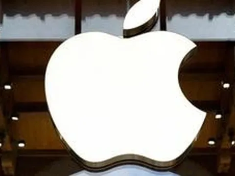 Bị chê chậm chân trong AI, Apple vẫn trở thành công ty thứ 2 đạt 5.000 tỷ USD vốn hóa