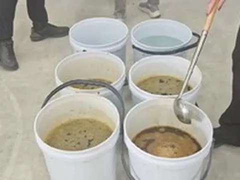 Nhận tin mật rồi đột kích 5 căn nhà, công an phát hiện đường dây sản xuất thuốc ho giả, tịch thu hơn 170.000 sản phẩm