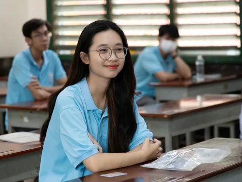 Đằng sau câu hỏi về 'Bầu trời tổ quốc'