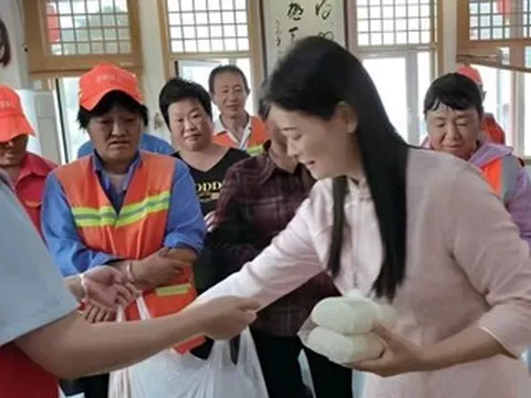 Người phụ nữ bán của hồi môn, chi gần 400 triệu đồng giúp người nghèo
