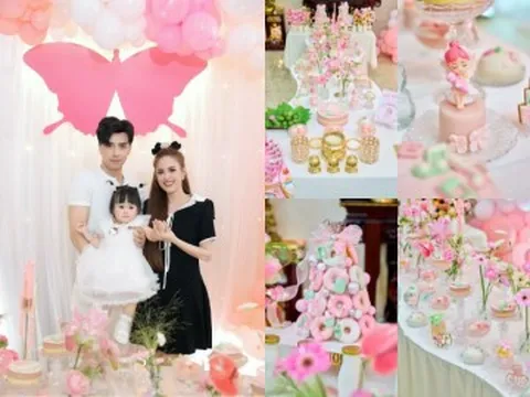 Có con sau 8 năm cưới, Phương Hằng làm mâm cúng thôi nôi cho bé gái hoành tráng, đẹp như tranh