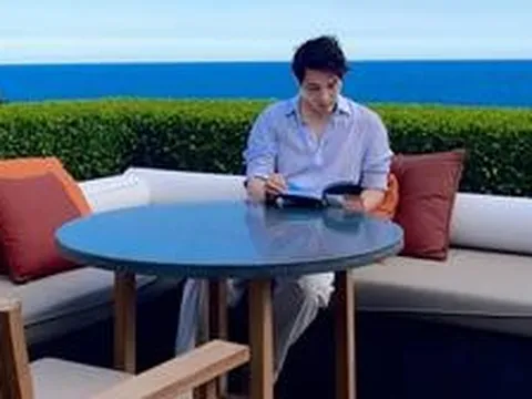 Nam nghệ sĩ duy nhất được gọi là "tổng tài Việt Nam", U45 chưa vợ khiến 1 nữ MC thốt lên: "Đẹp quá!"