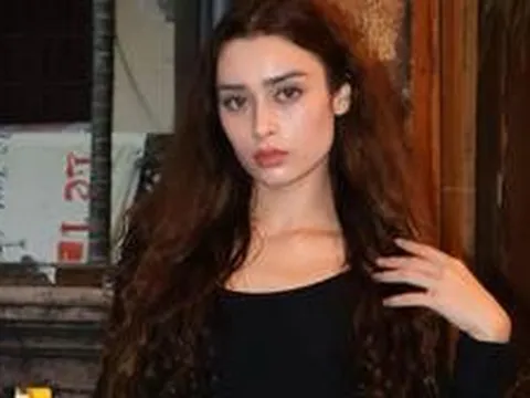 Emoura Phạm - Tân Miss Grand Vietnam 2026: Là thí sinh từng bị phản ứng vì diễn bikini phản cảm, gia thế ra sao?