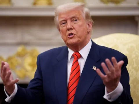 Tổng thống Trump tính thu 100.000 USD với du học sinh ở lại làm việc