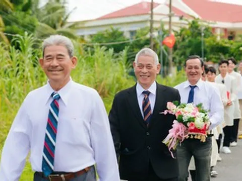 Chú rể U70 hân hoan đi rước vợ ở miền Tây sau 10 năm chung sống