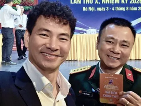 Cục trưởng Xuân Bắc vui gặp Đại tá Tự Long, diva Mỹ Linh hì hục tập gym