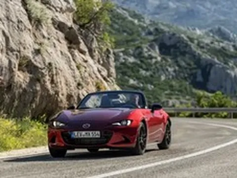 Mazda xác nhận MX-5 sẽ có bản thuần điện: Huyền thoại xe thể thao đứng trước cuộc thay đổi lớn nhất lịch sử