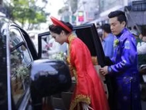 Hồi bé được thần tượng bế trên tay, lớn lên cô gái được chính idol mang Rolls-Royce 35 tỷ rước về làm vợ