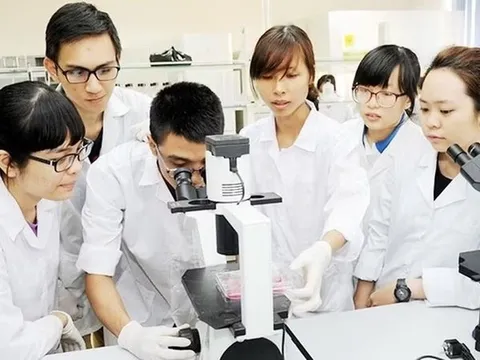 Đại học doanh thu nghìn tỷ đồng vẫn như 'kiềng 1 chân'