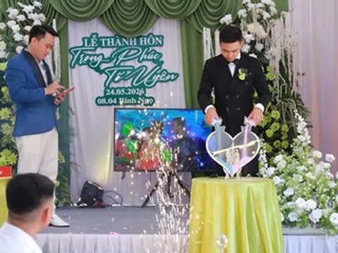 Đám cưới vắng cô dâu ở Phú Thọ, chú rể một mình làm lễ, hai họ khóc vì thương