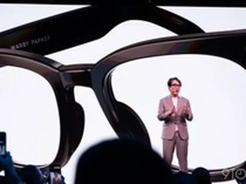 Pin 9 tiếng, sạc 7 lần: Samsung và Google chính thức lộ diện kính AI đối đầu sản phẩm của Meta