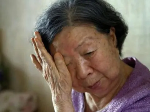 Nhìn thông gia ung dung đi du lịch, vợ chồng tôi quyết định không còng lưng kiếm tiền vì con nữa