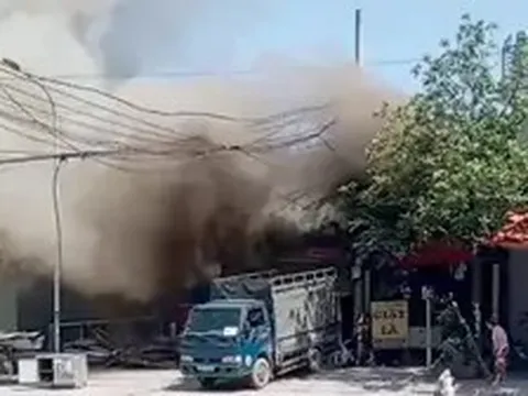 Hà Nội: Lại cháy cửa hàng phế liệu ở đường 25m