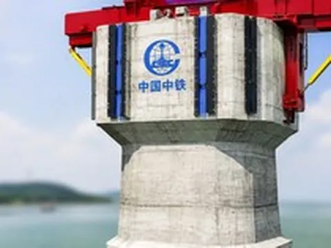 Phát hiện Trung Quốc nâng khối bê tông cốt thép nặng 1.540 tấn bằng thiết bị đặc biệt, một siêu công trình đường thủy sắp lộ diện