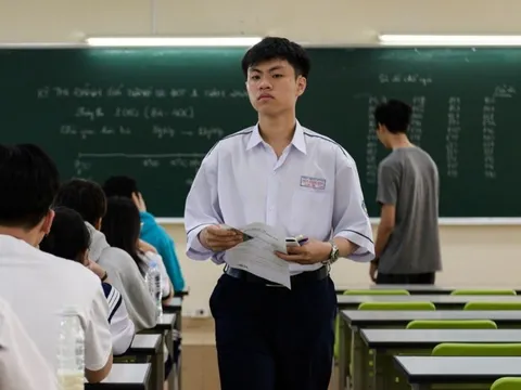 Điểm chuẩn Công nghệ lập đỉnh, Báo chí giảm sâu