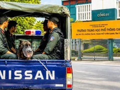 Huy động cảnh khuyển tuần tra an ninh tại điểm thi lại ở Tuyên Quang