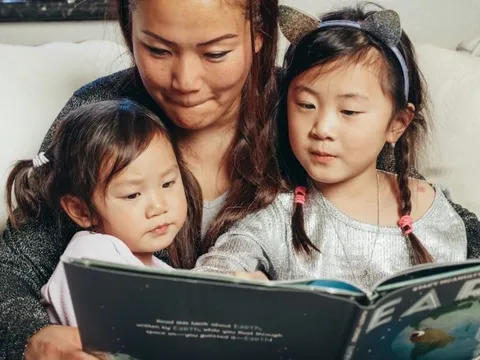 Đừng chờ tới lúc con lớn mới đọc sách cho con nghe