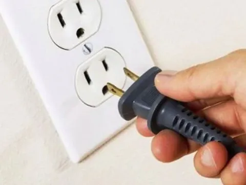 Trước khi đi ngủ, nhớ rút phích cắm 4 thiết bị điện này