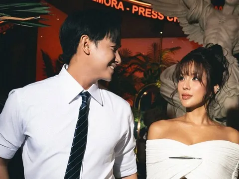 Diệp Lâm Anh công khai thể hiện cử chỉ ngọt ngào với tình trẻ kém 11 tuổi