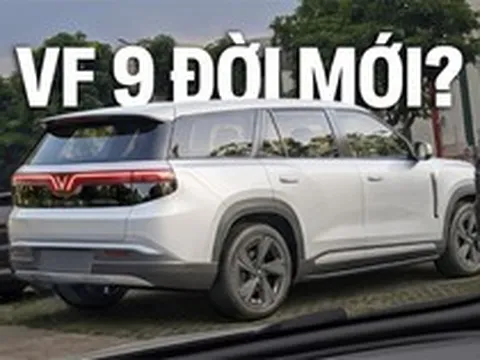 SUV cỡ lớn mới lộ diện trong nhà máy VinFast: Dáng bề thế, gầm cao hơn VF 9, đồn đoán là EREV như VF Wild