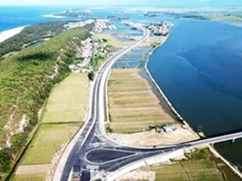 Công trình giao thông lớn nhất ở Huế 'uốn lượn' qua đầm phá, cửa biển