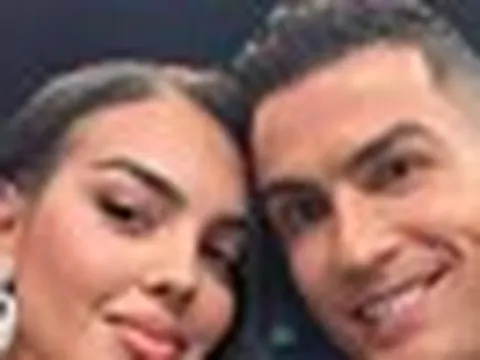 Mẹ và gia đình không dự đám cưới Ronaldo