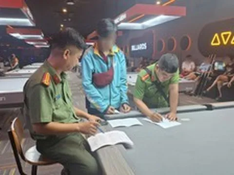 Công an kiểm tra 120 nhân viên và khách tại một quán internet, bida lúc 21 giờ