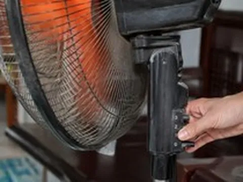 Vì sao nhiều nhà bật quạt số lớn nhất mà gió vẫn yếu? Thợ sửa chữa chỉ ra 1 nguyên nhân phổ biến