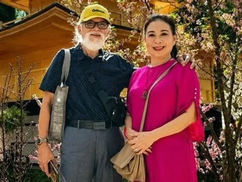 Người chồng tuyệt vời 'mặc áo mưa đi xe máy, lặng lẽ đứng đợi' nữ NSND là ai?